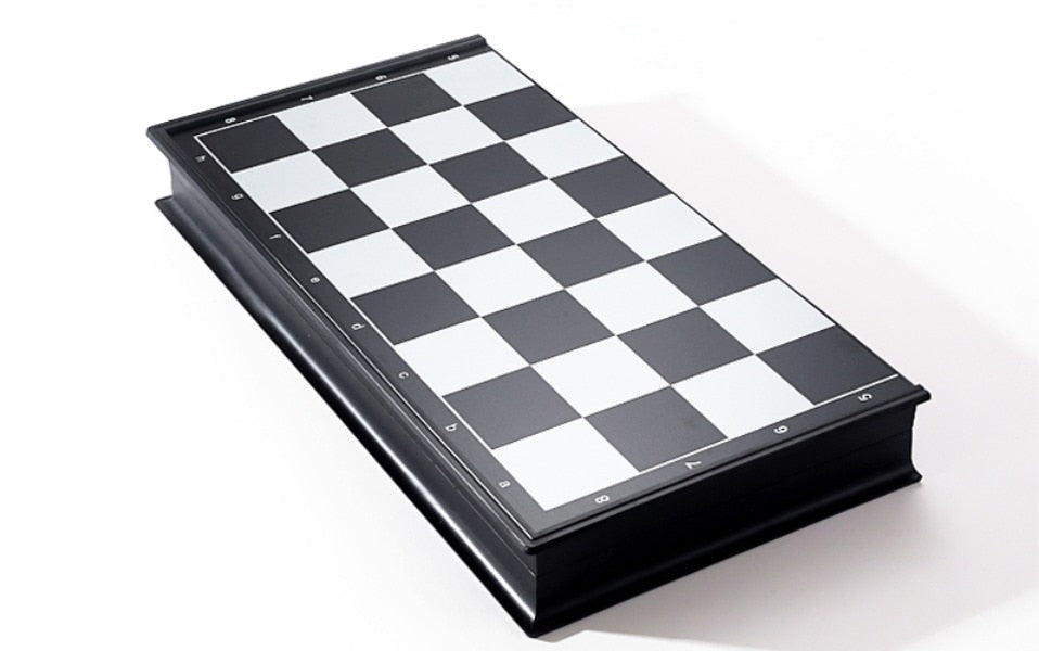 Tabuleiro de Xadrez Magnético Black & White 32x32cm Verito - Jogo de  Dominó, Dama e Xadrez - Magazine Luiza